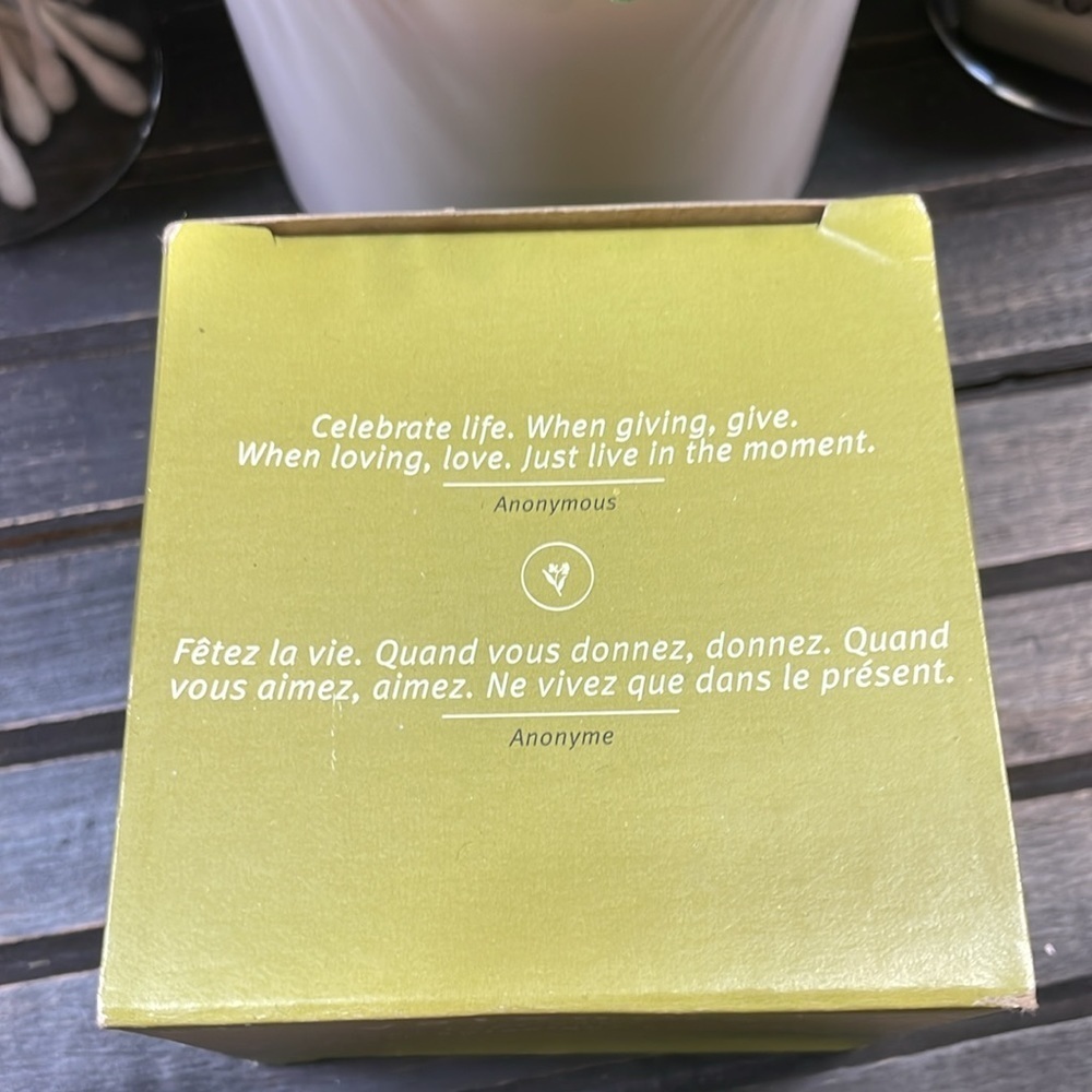 NEW RARE AVEDA VALENCIA Candle - Discontinued. late 90’s early 00 - Picture 2 of 6